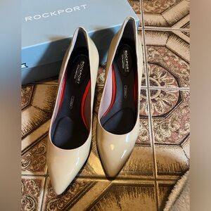 Neutral heels with support